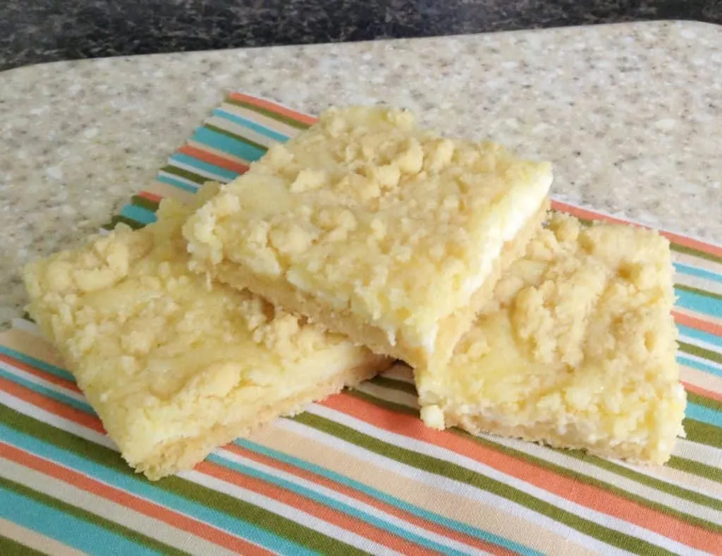 Lemon Cheesecake Bars Yum