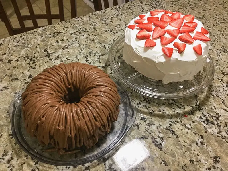 2 inexpensive birthday cakes 