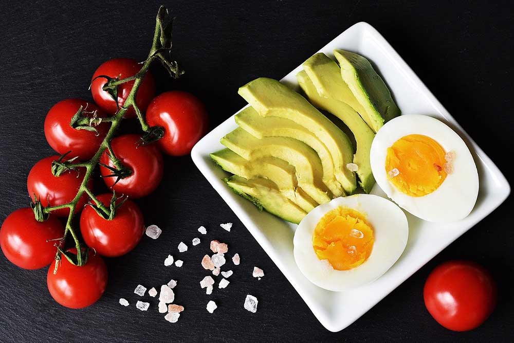 tomatoes, eggs and avocadoes