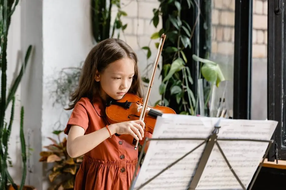 Little girl playing violin