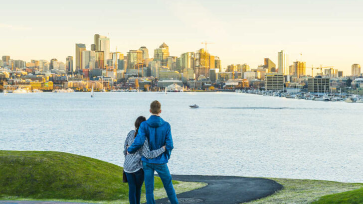 Dating in seattle: a couple in gasworks park admires the seattle skyline together