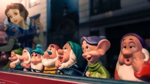 snow and the dwarfs